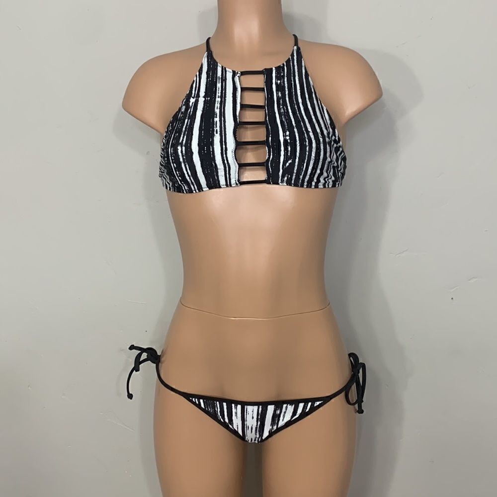 VOLCOM high neck string bikini. M/L and S/XS - Picture 2 of 16